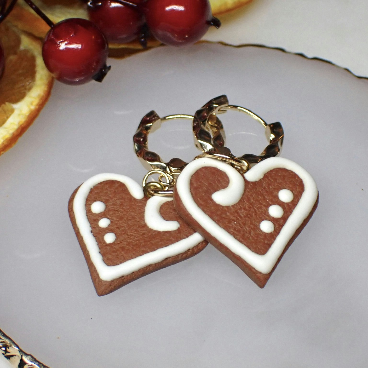 Chunky pepparkaka / lussekatt / polkagris örhängen singel silver/guld