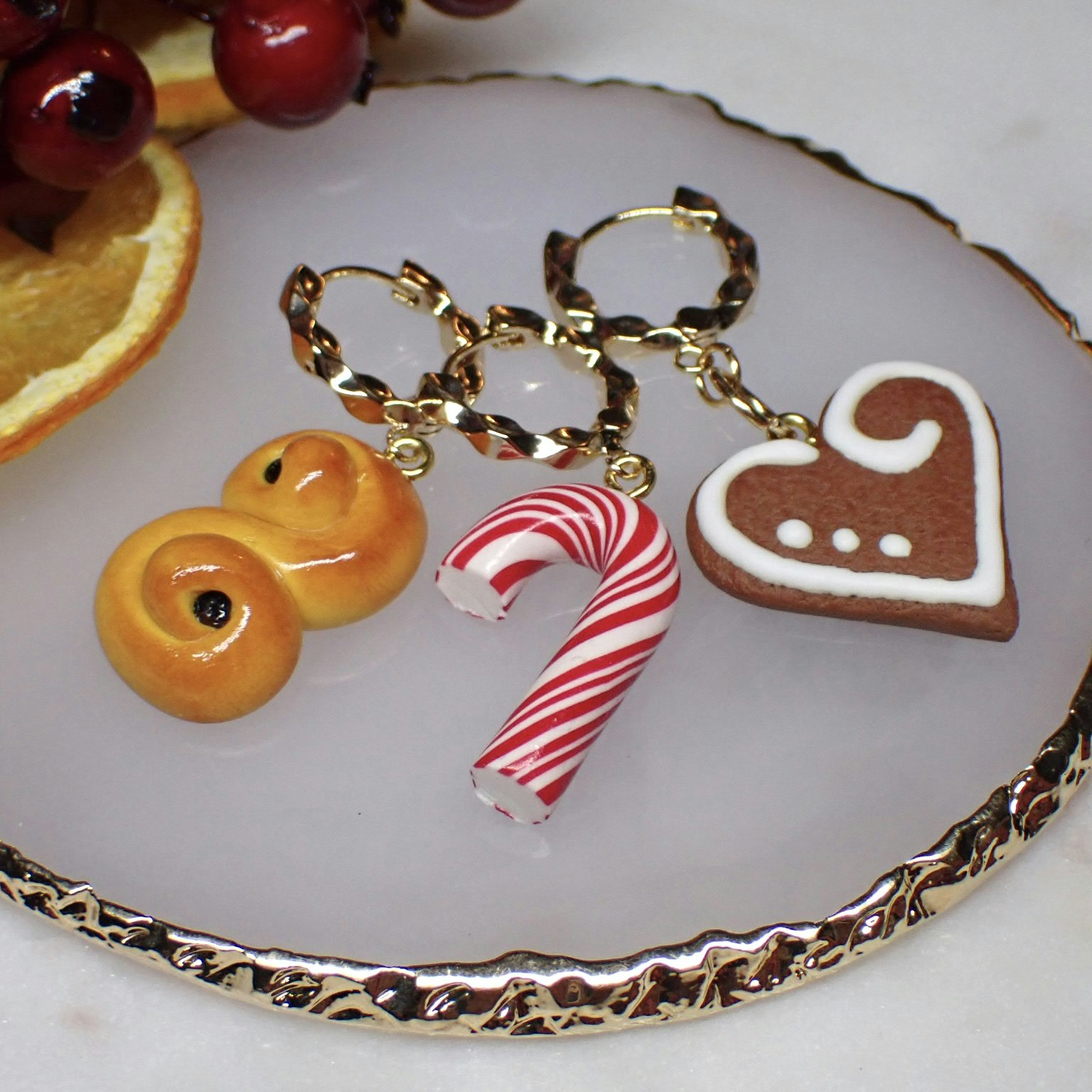 Chunky pepparkaka / lussekatt / polkagris örhängen singel silver/guld