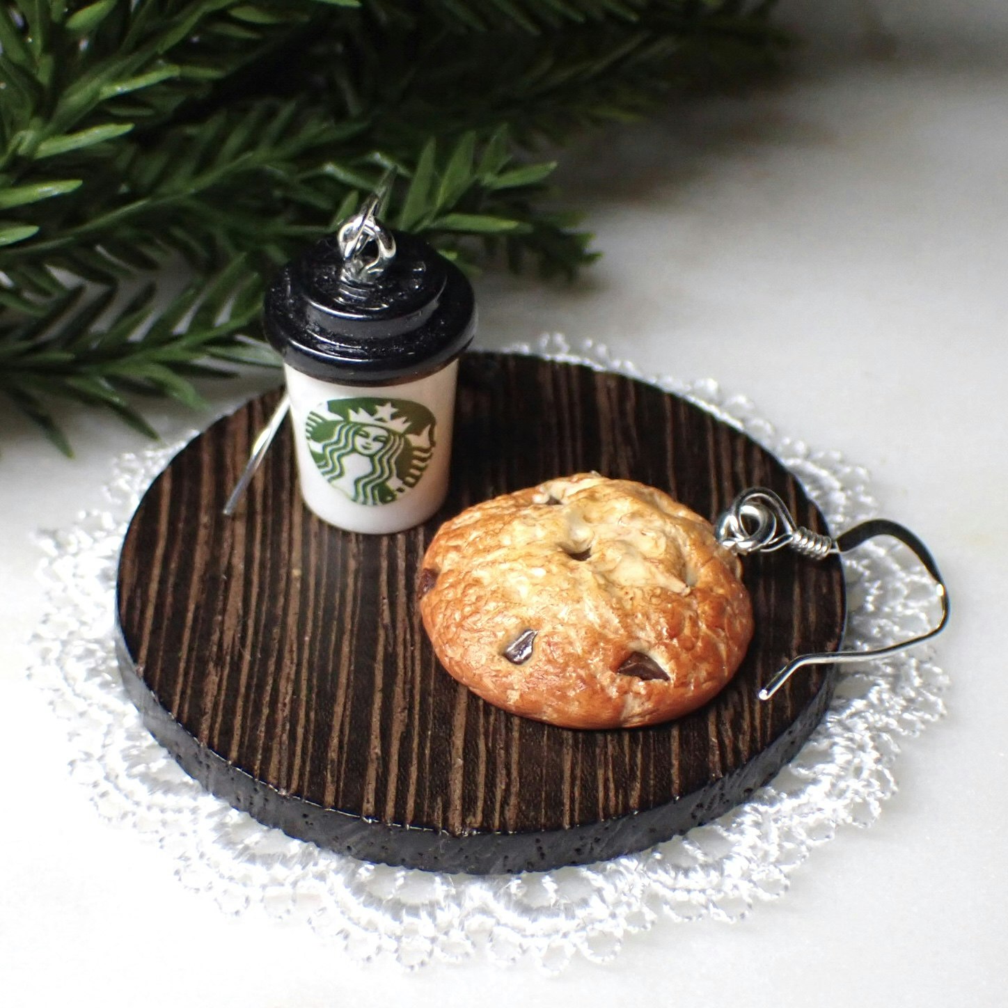 Take away kaffe med kaka 1 par svart eller vitt lock