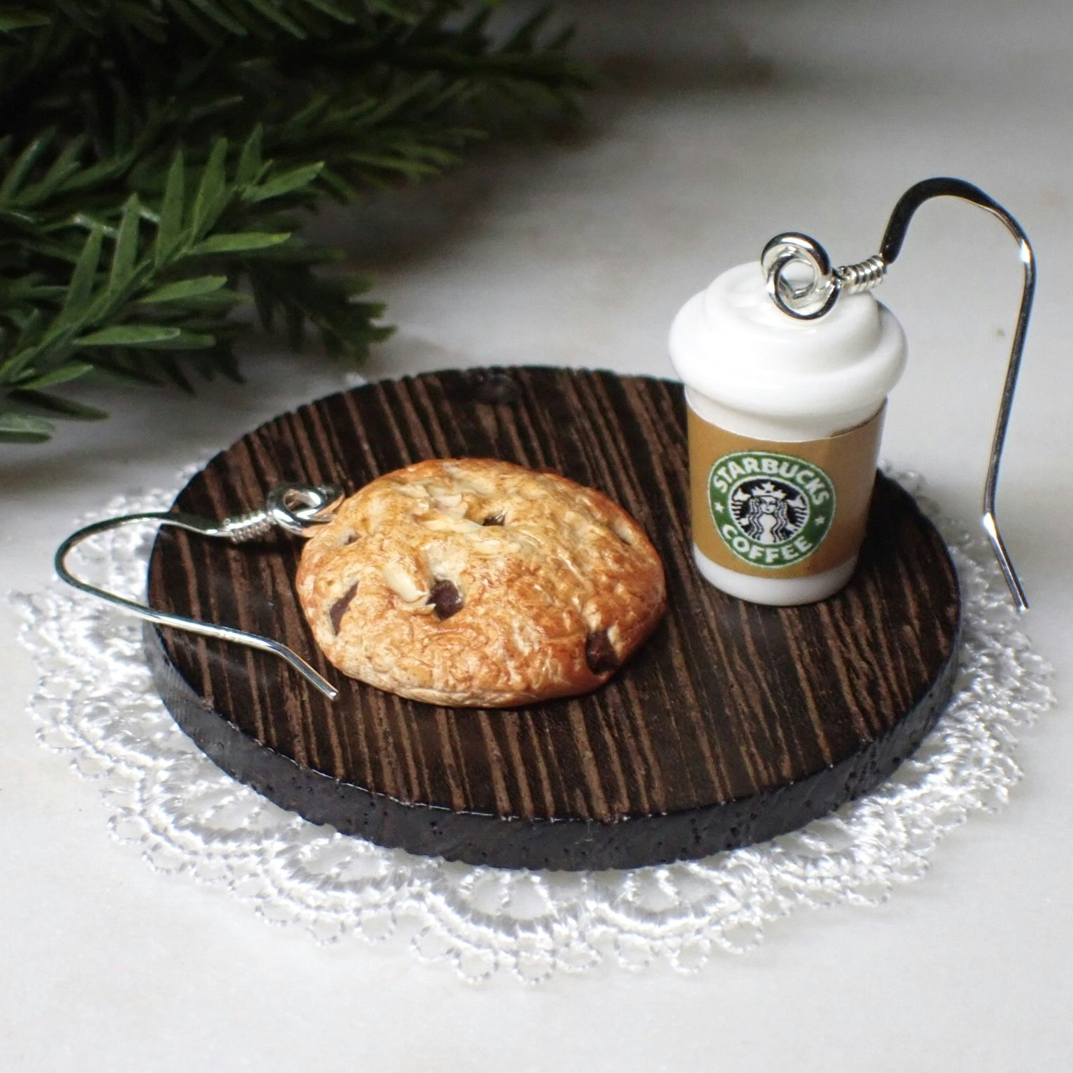 Take away kaffe med kaka 1 par svart eller vitt lock