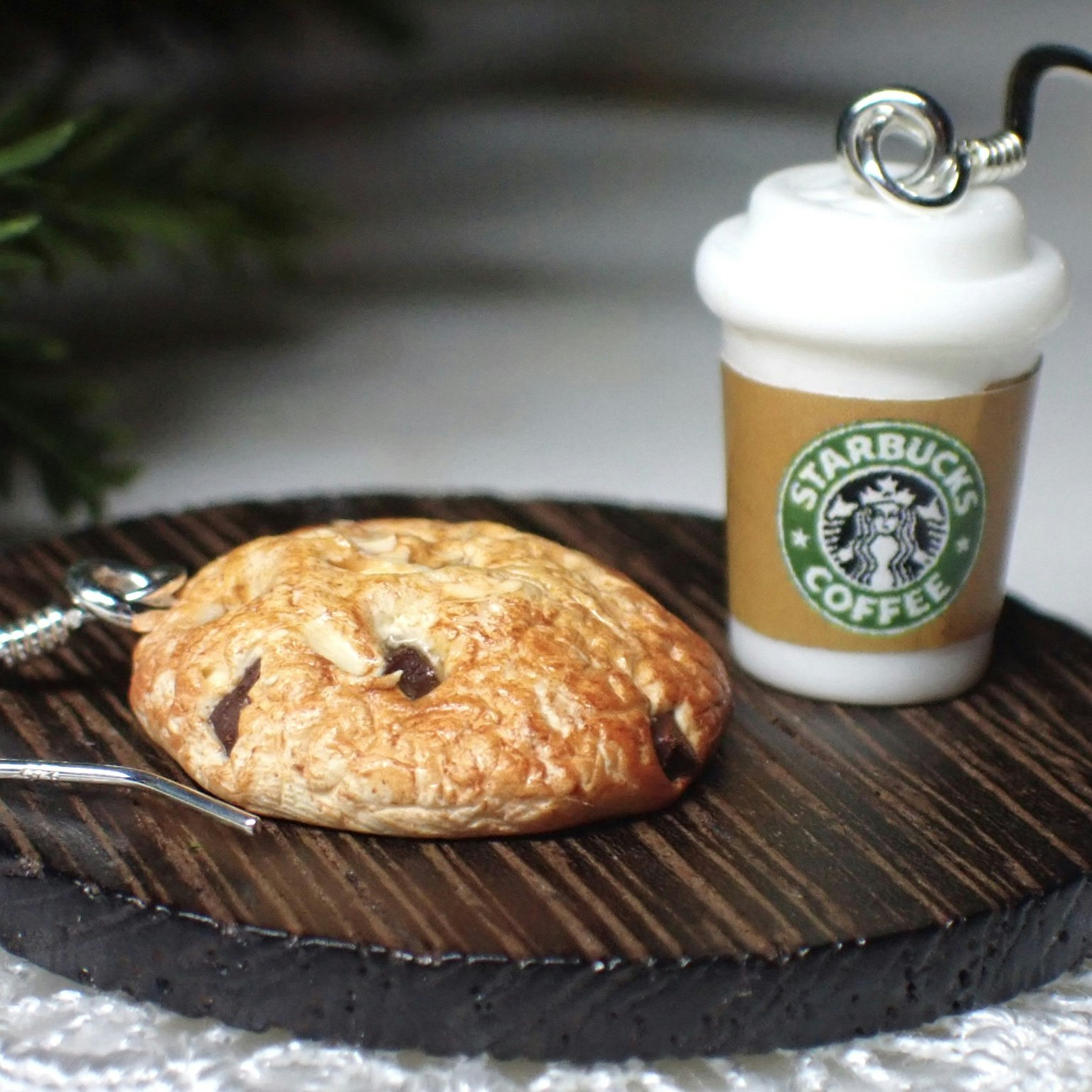 Take away kaffe med kaka 1 par svart eller vitt lock