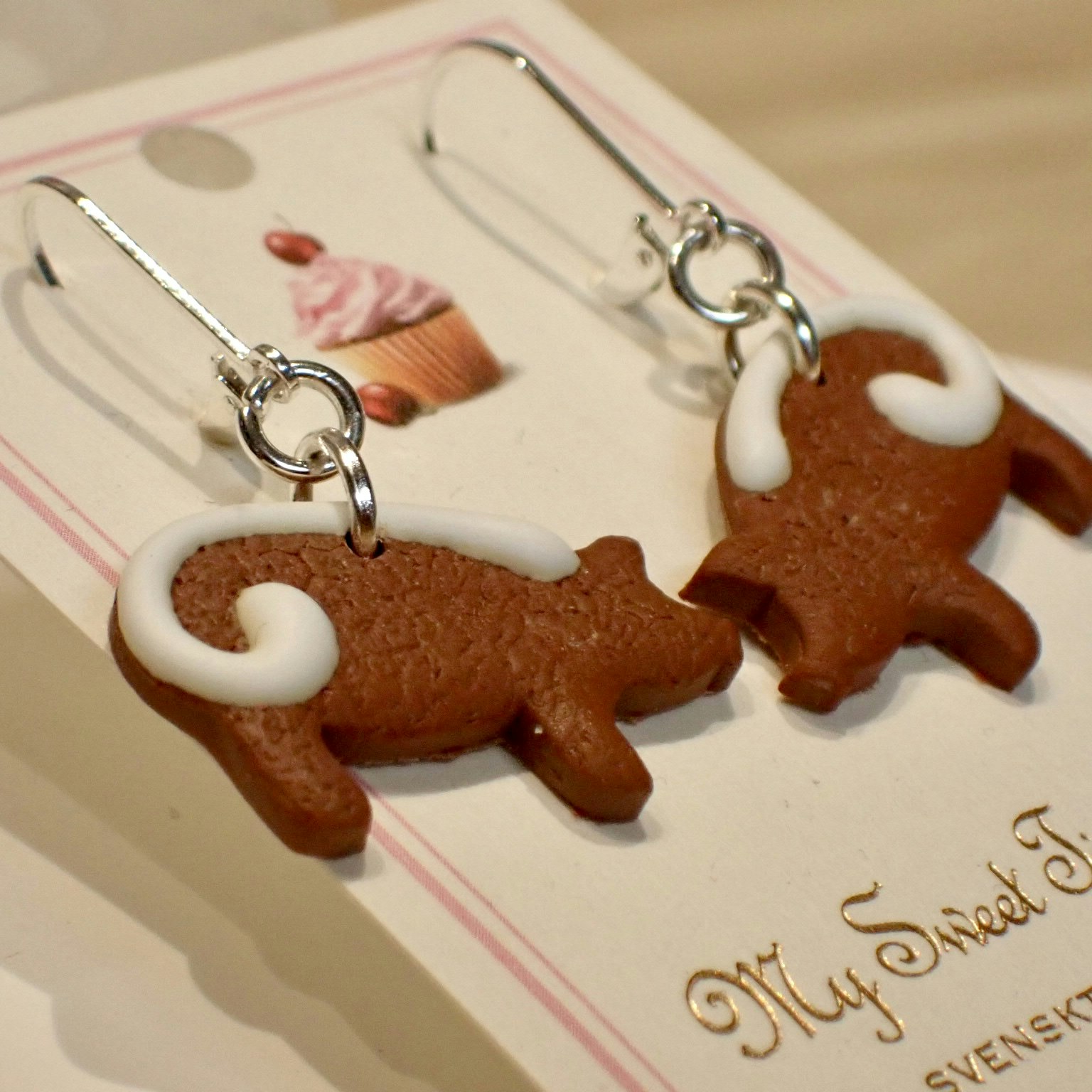 Pepparkaksgrisar med krokar i silver