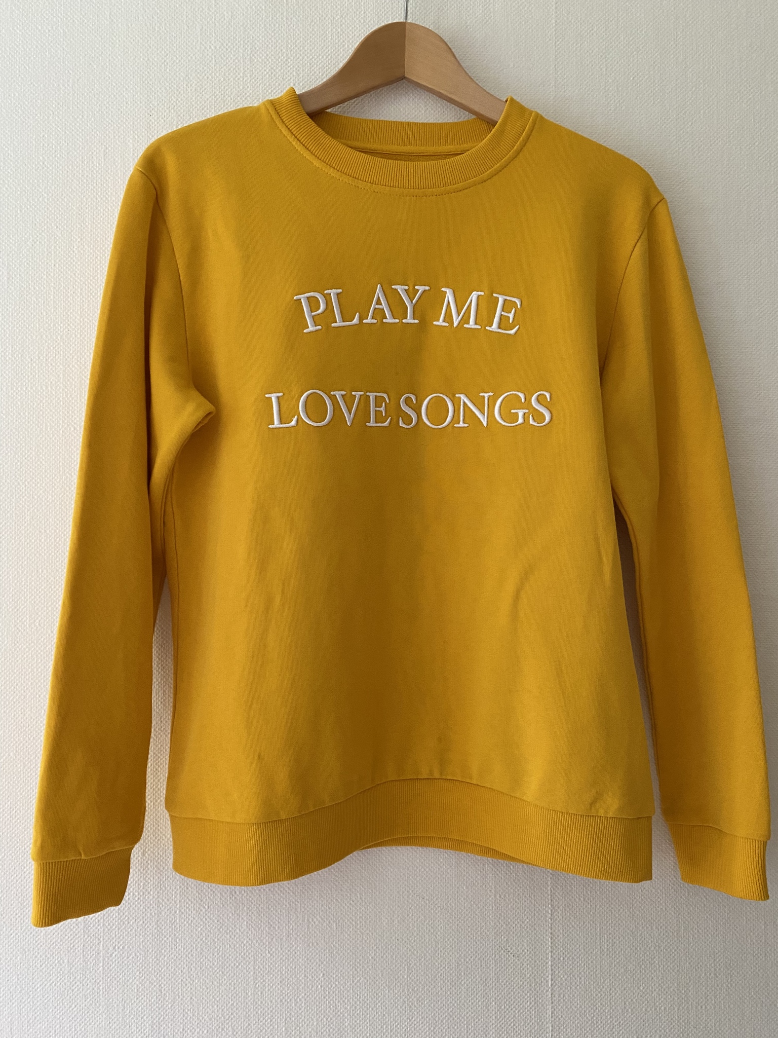 Collegetröja: Play Me Lovesongs