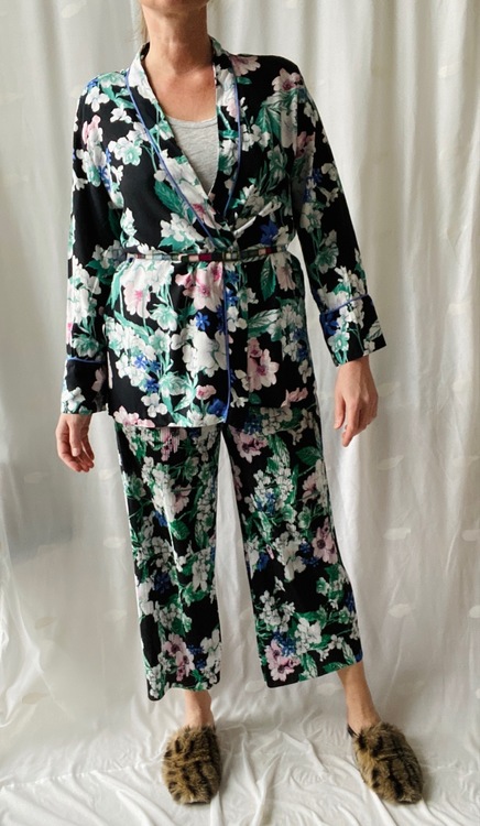 Set med kimonojacka, plisserade byxor och udda skärp