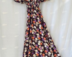 Vintage klänning med markerad midja
