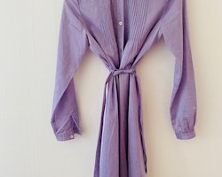 Lavendelfärgad skjortklänning från Filippa K