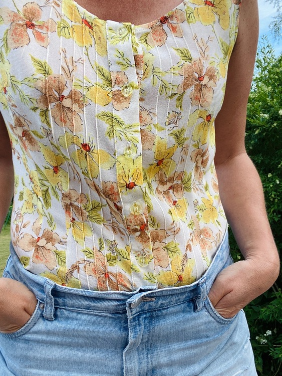 Vintage linne med gula blommor