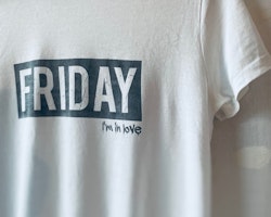 T-shirt: Friday I'm in Love