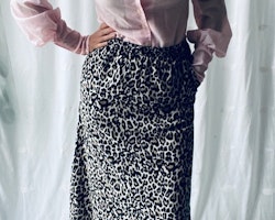 Leopardmönstrad kjol