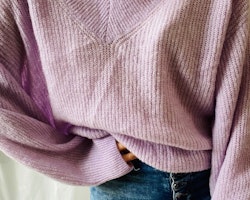 Lavendellila stickad tröja