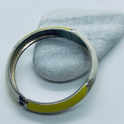 Armband i gul och vit emalj