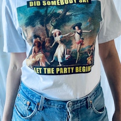 Vit t-shirt: "Let the Party Begin"