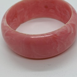 Rosa armband i plast