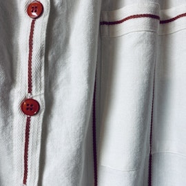 Vintage vit kjol med röda ränder
