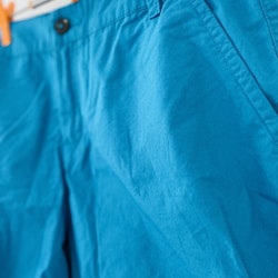 Bermudas i teal