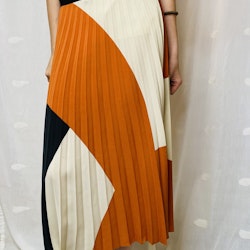 Plisserad kjol geometriskt mönster