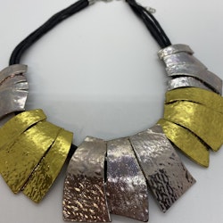 Halsband i guld och silver