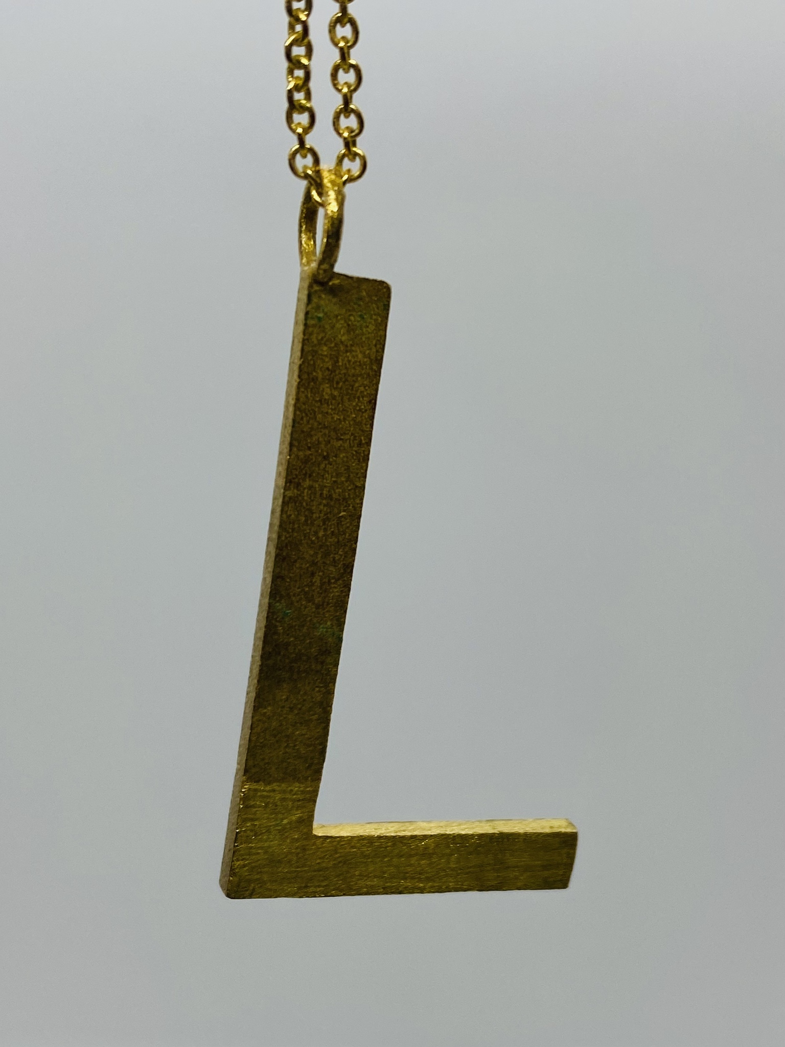Halsband med bokstaven L