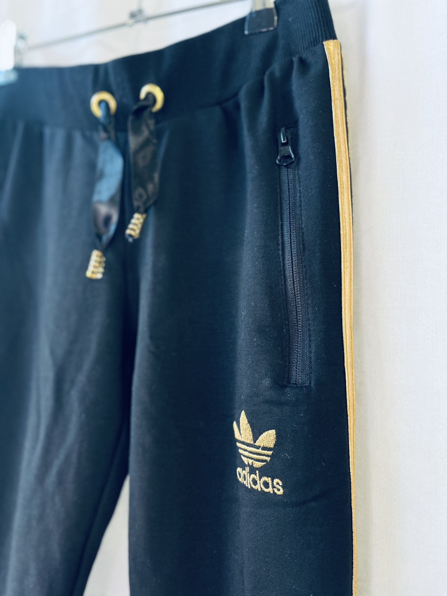 Adidas - set i svart och guld NWT