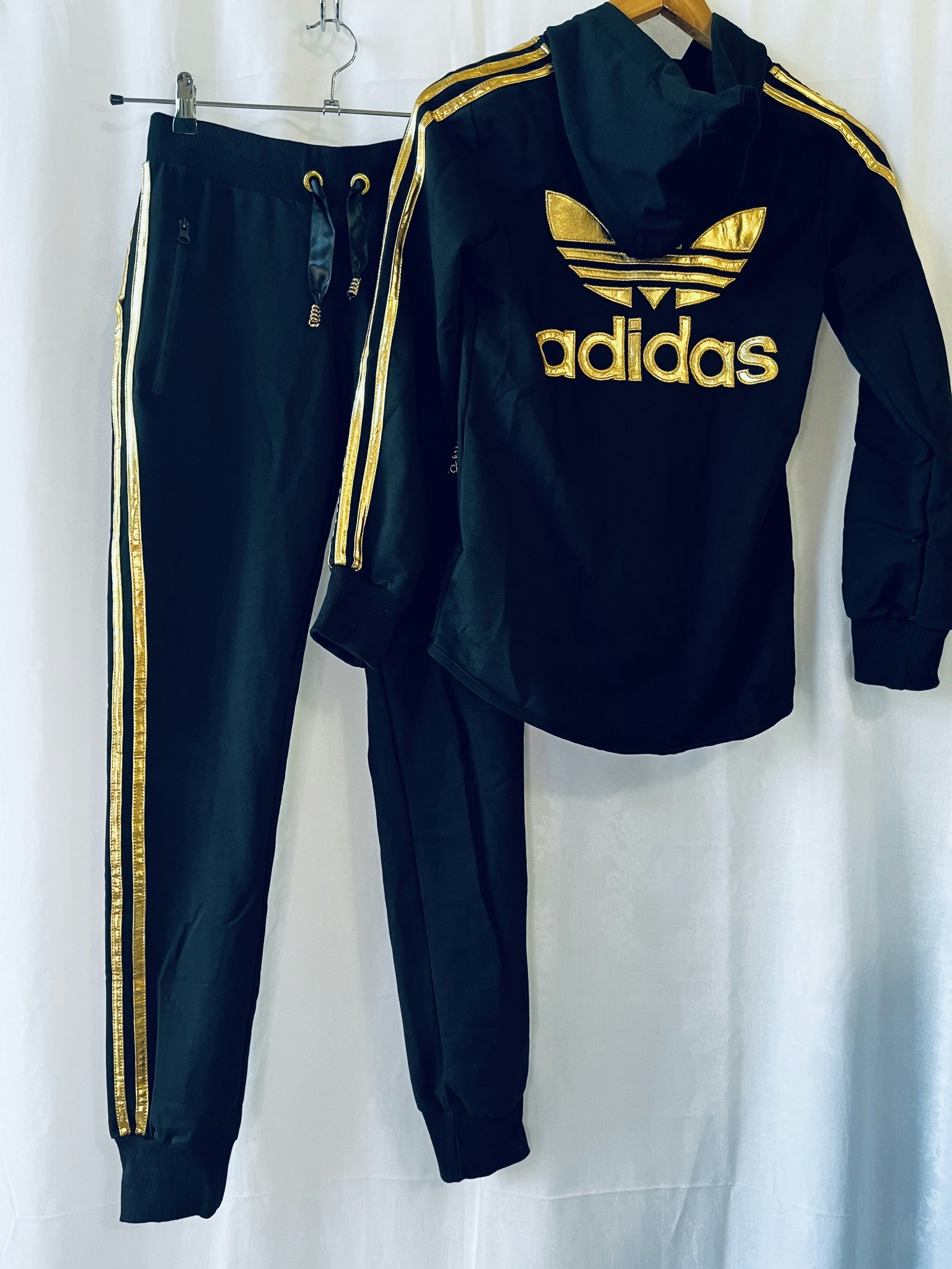 Adidas - set i svart och guld NWT