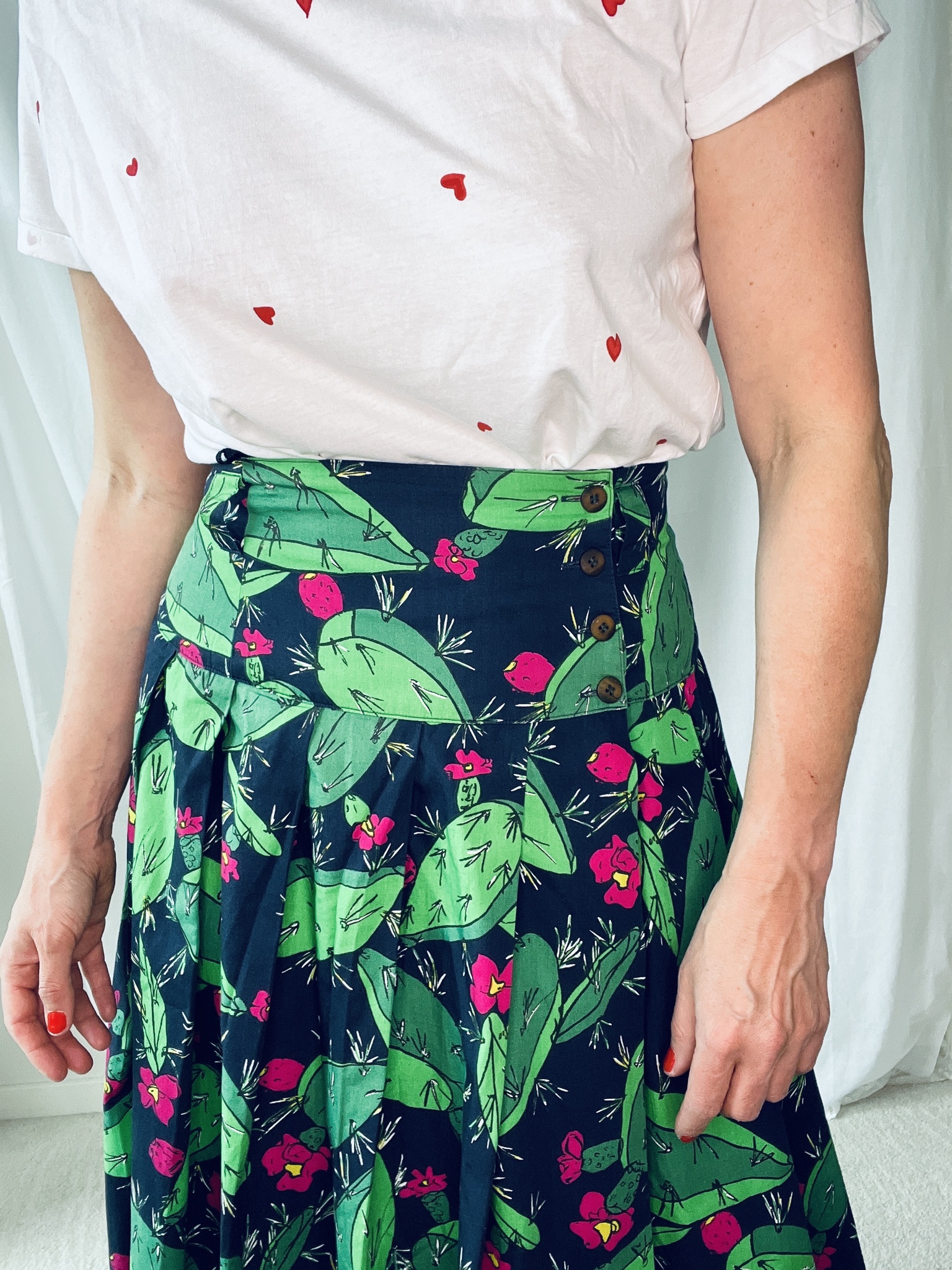 Vintage kjol med blommor och blad