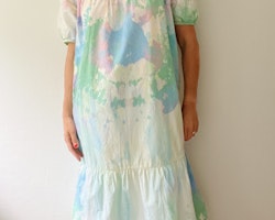 Batikfärgad klänning