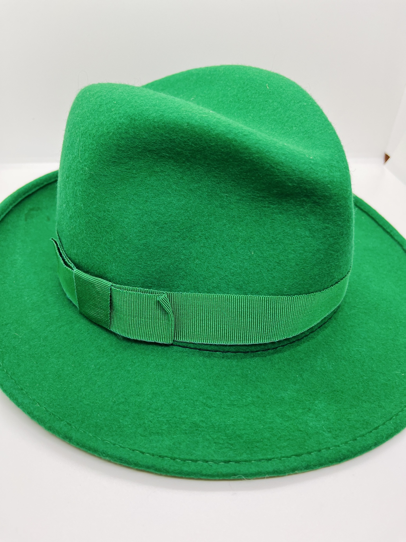Grön hatt i ull