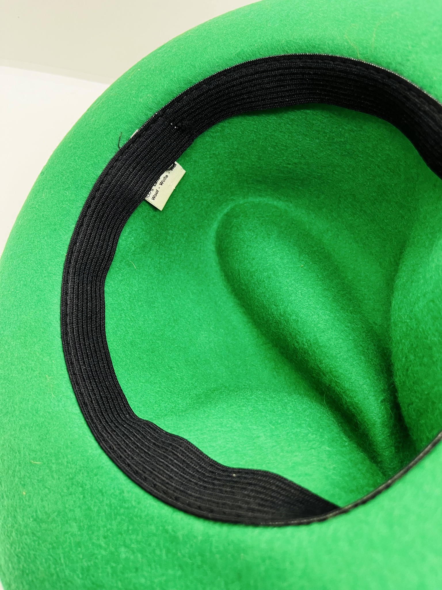 Grön hatt i ull