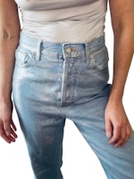 Jeans med metallic-yta