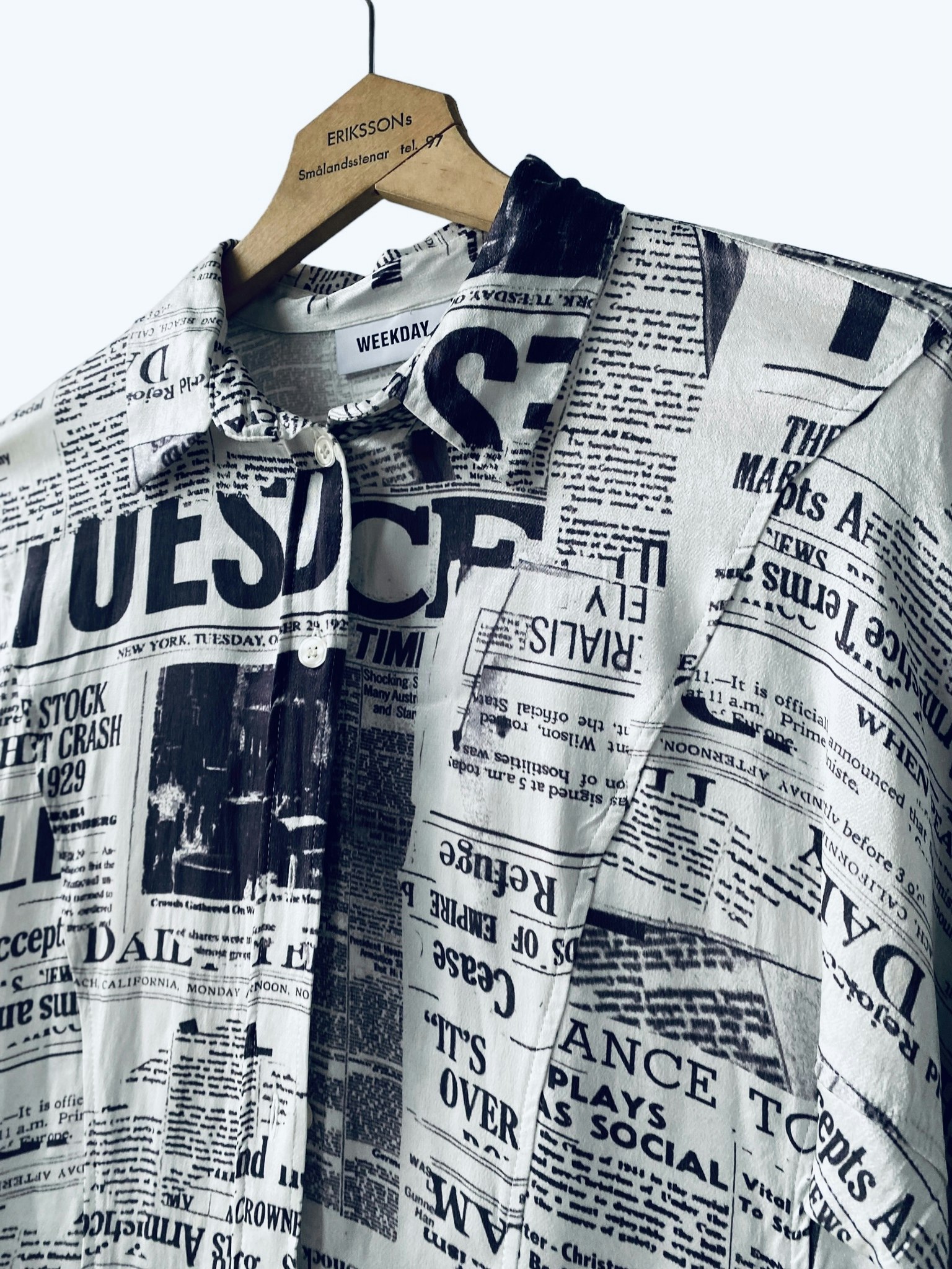 Skjorta med tidningstryck