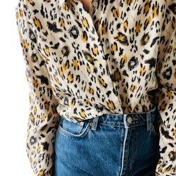 Sidenskjorta med leopardmönster