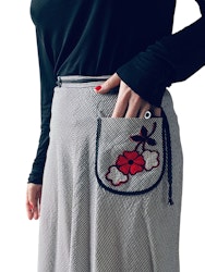 Vintage kjol med broderad ficka