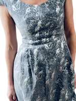 Selected Femme silvermönstrad klänning