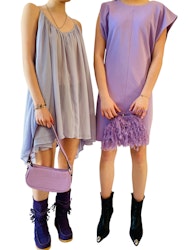 Lavendelfärgad klänning med markerade axlar