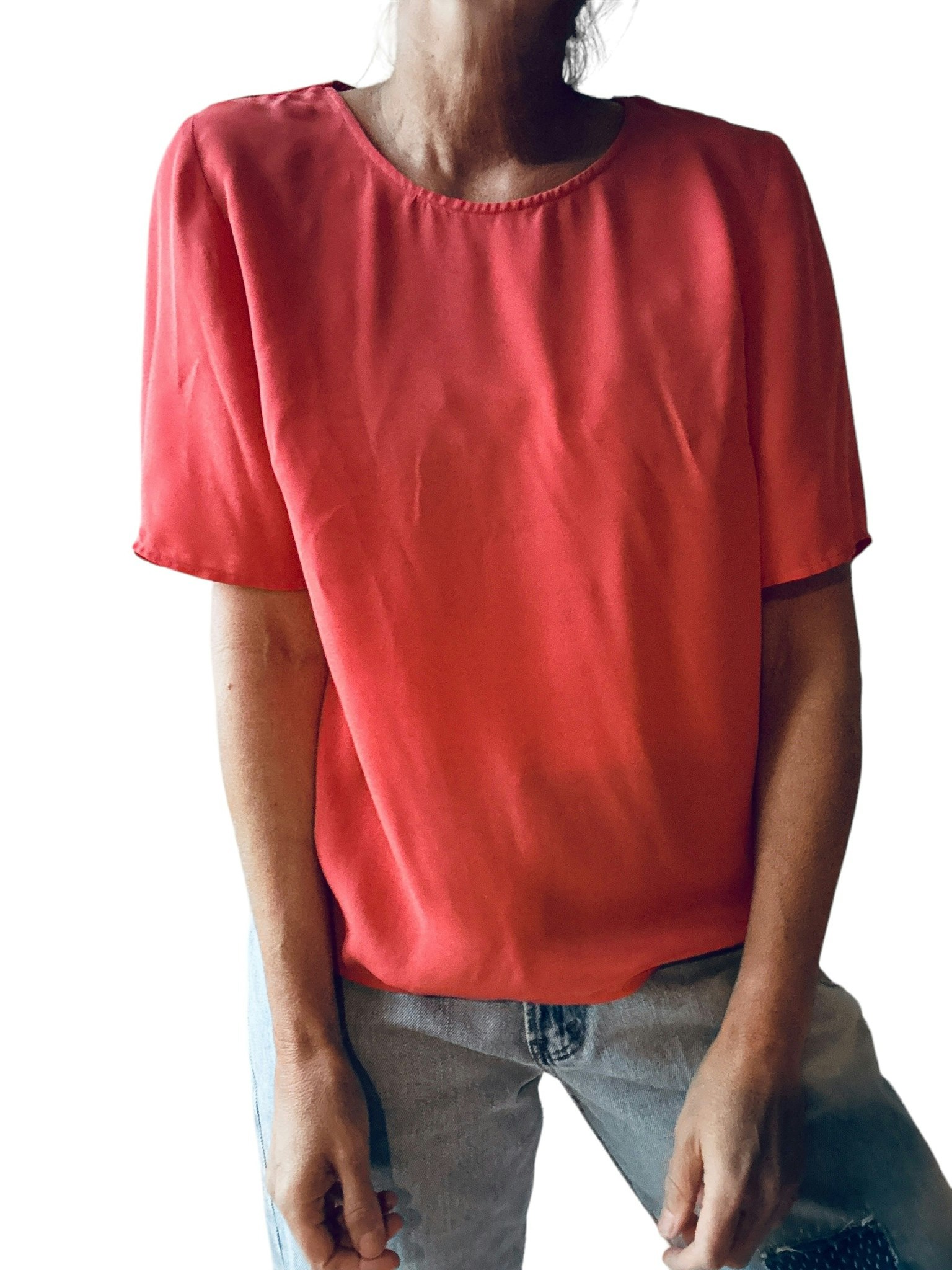Stylein sidenblus med cutout