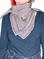Vintage scarf med blommor i rutor