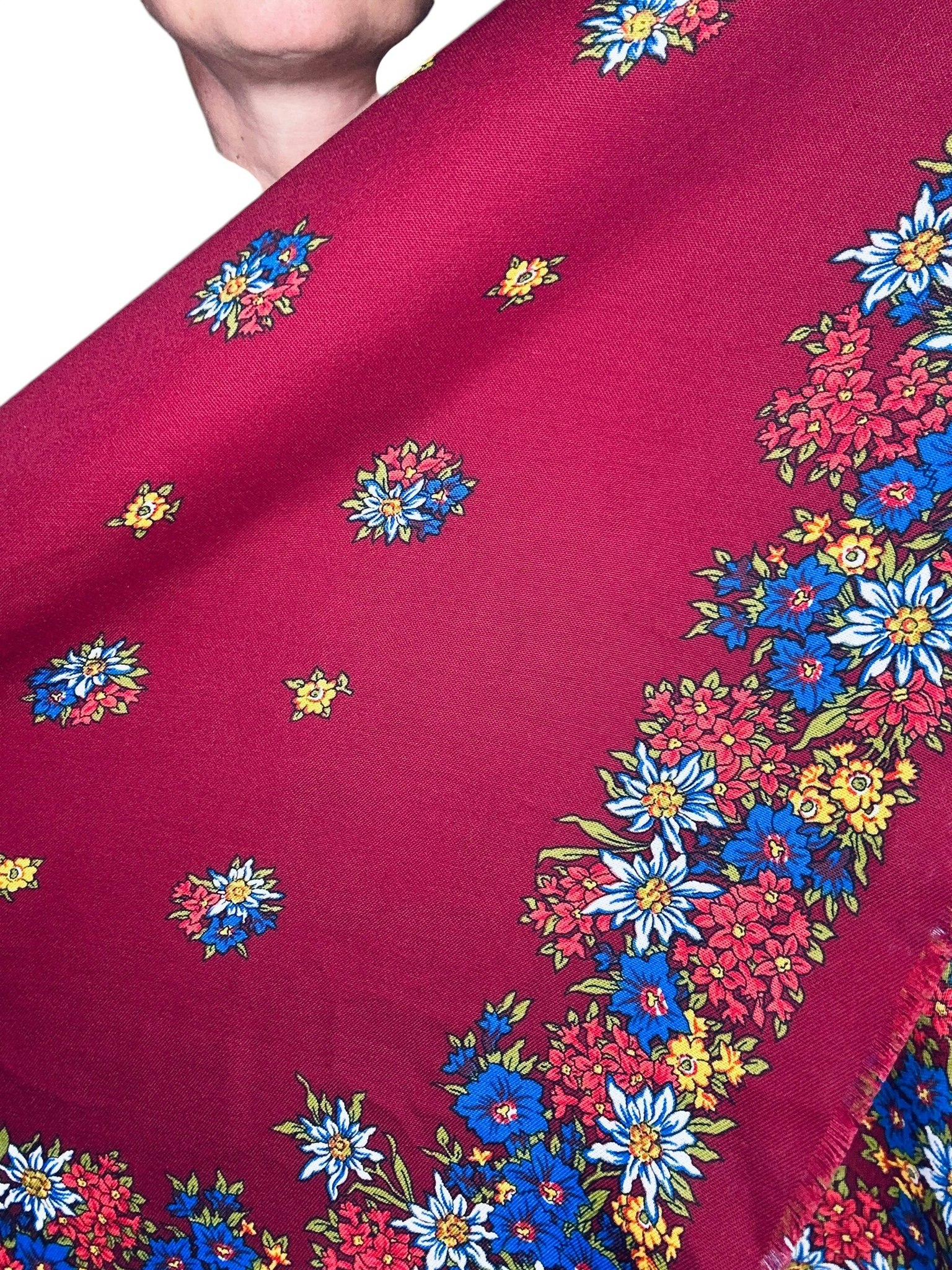 Vintage vinröd scarf med blommor