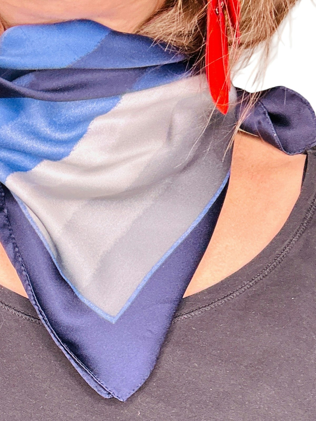 Vintage sidenscarf i olika nyanser av blått