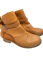 Acne bruna låga boots