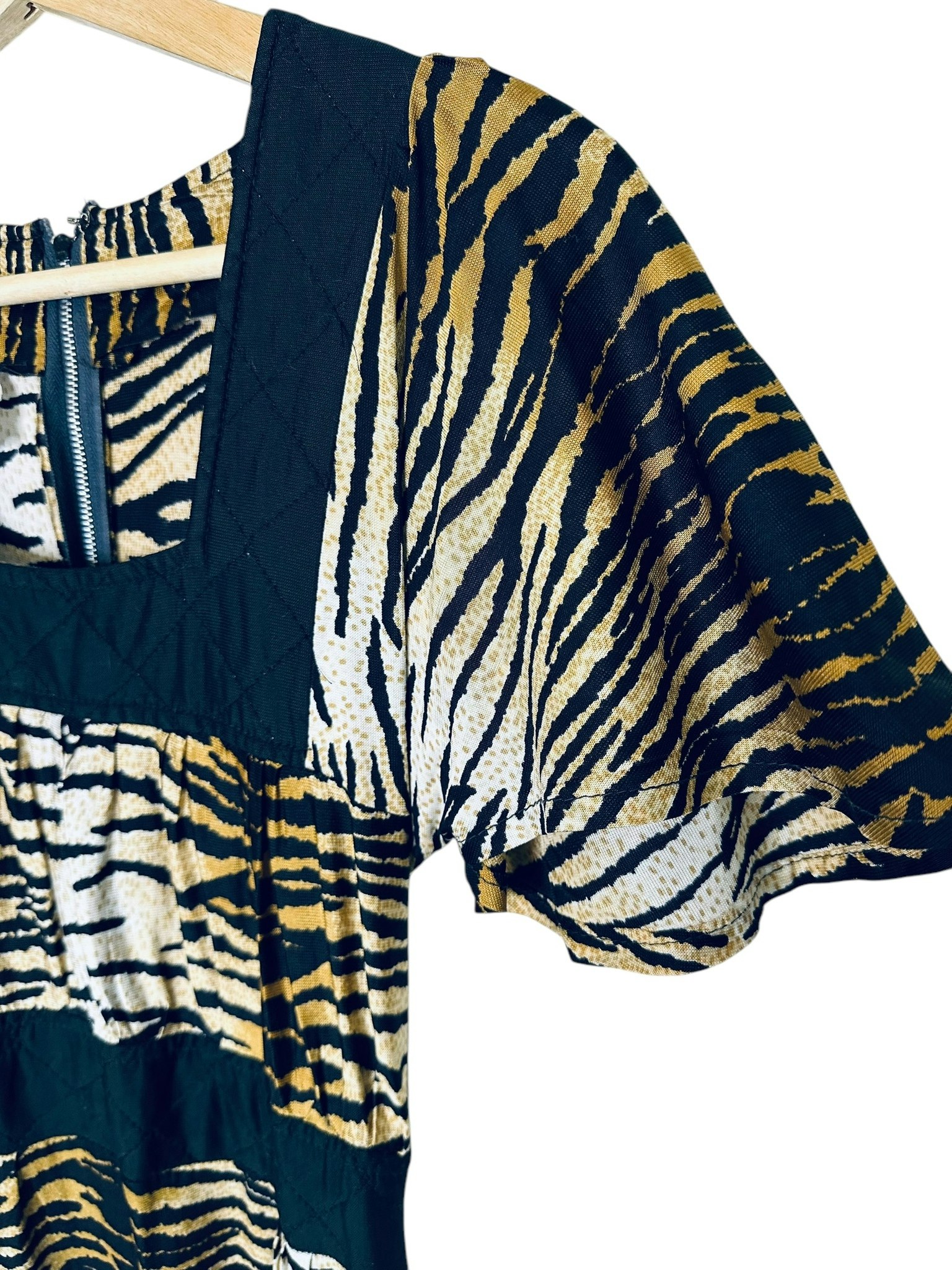 Vintage klänning med tigermönster