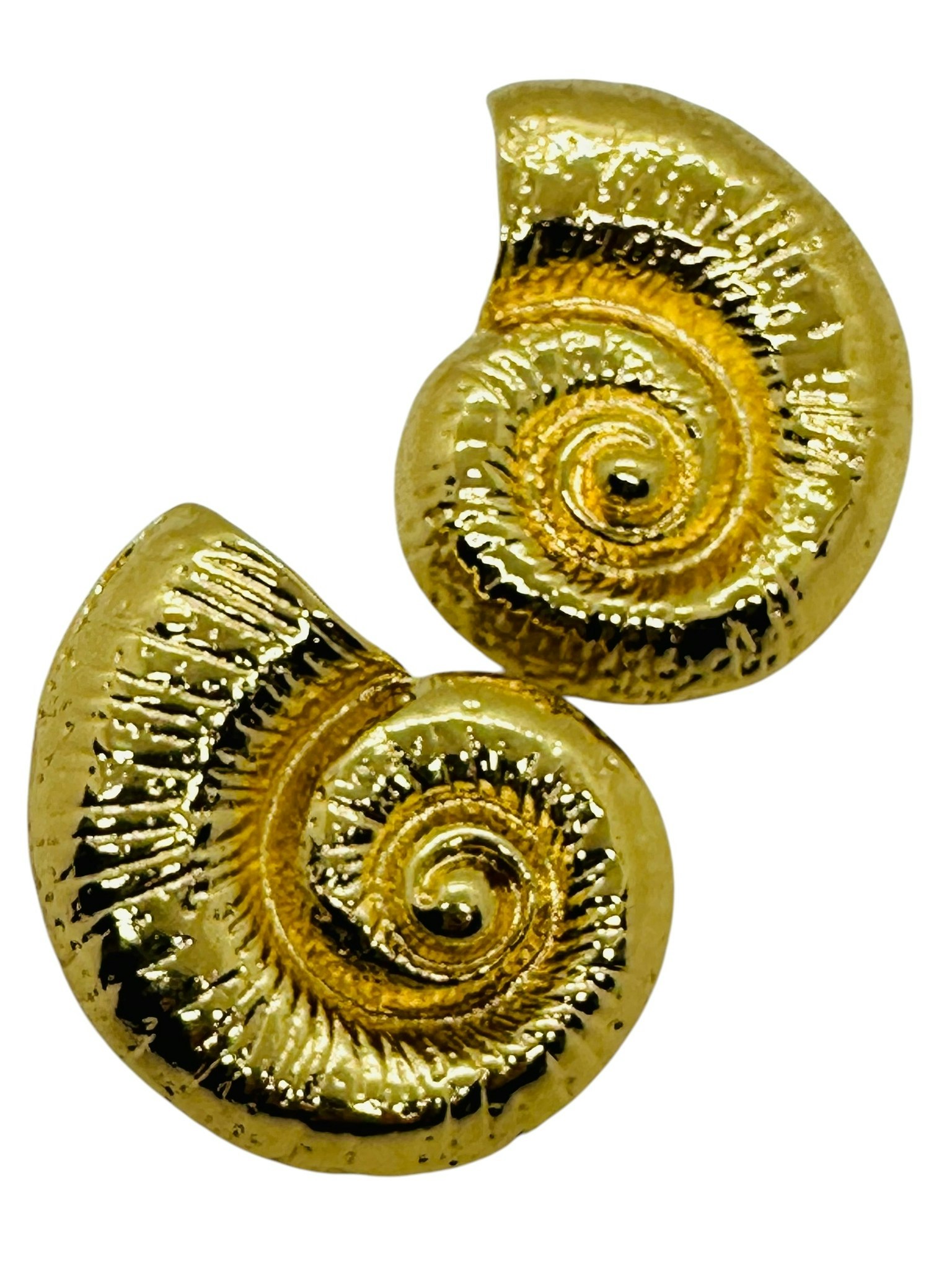Örhängen snäckor i guld