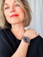Armband i svart och silver