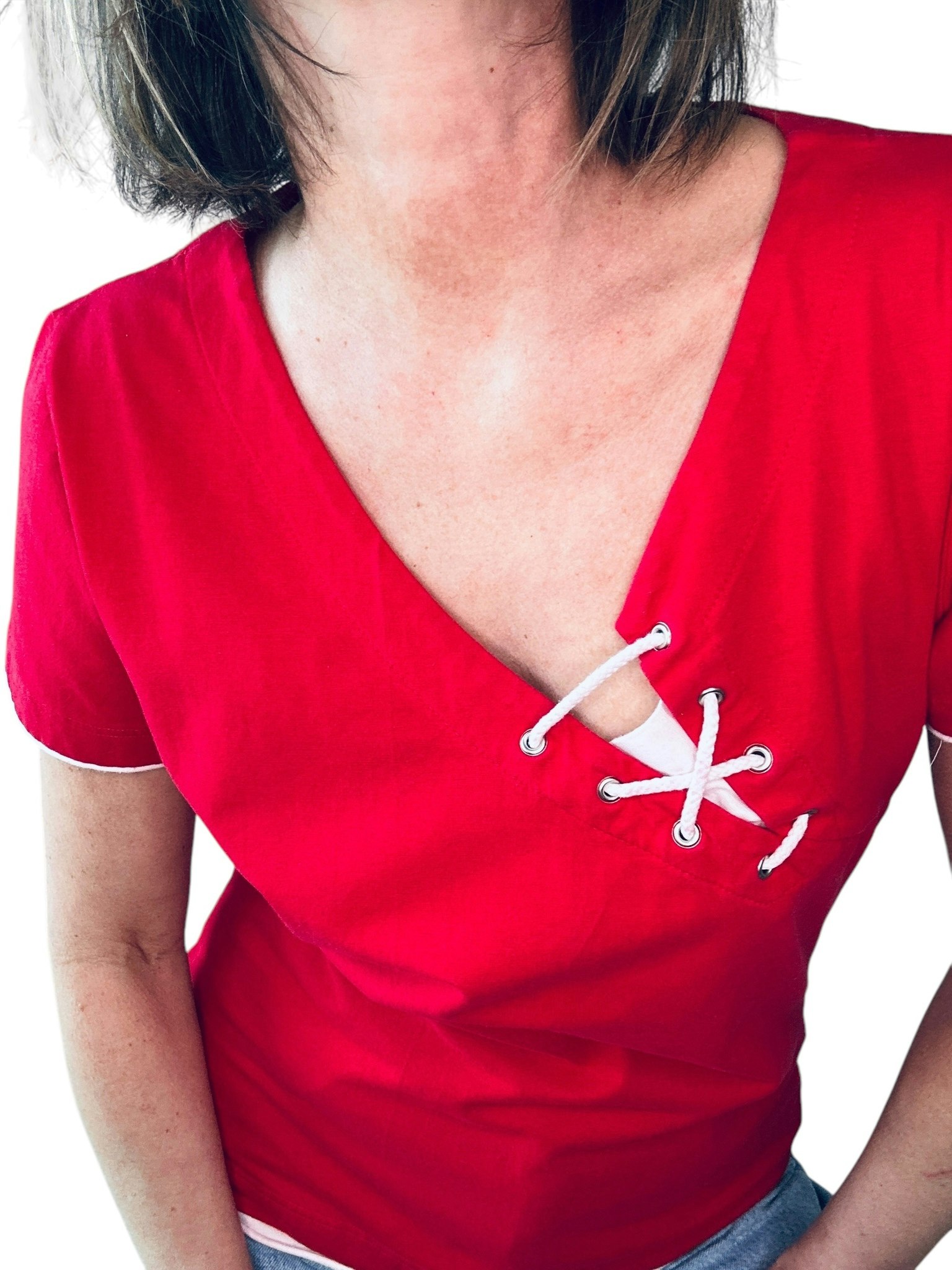 Vintage röd topp med repdetaljer