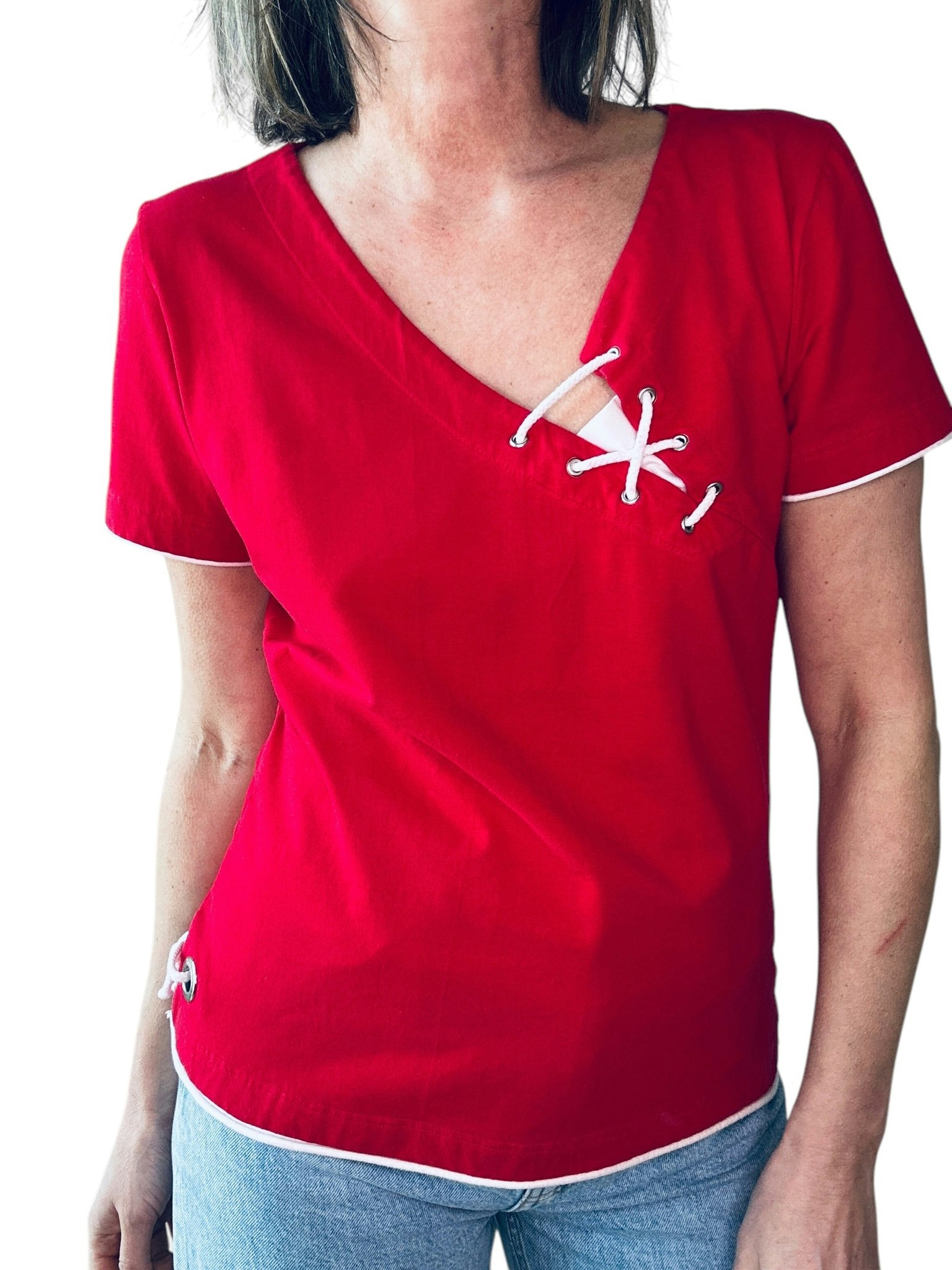 Vintage röd topp med repdetaljer