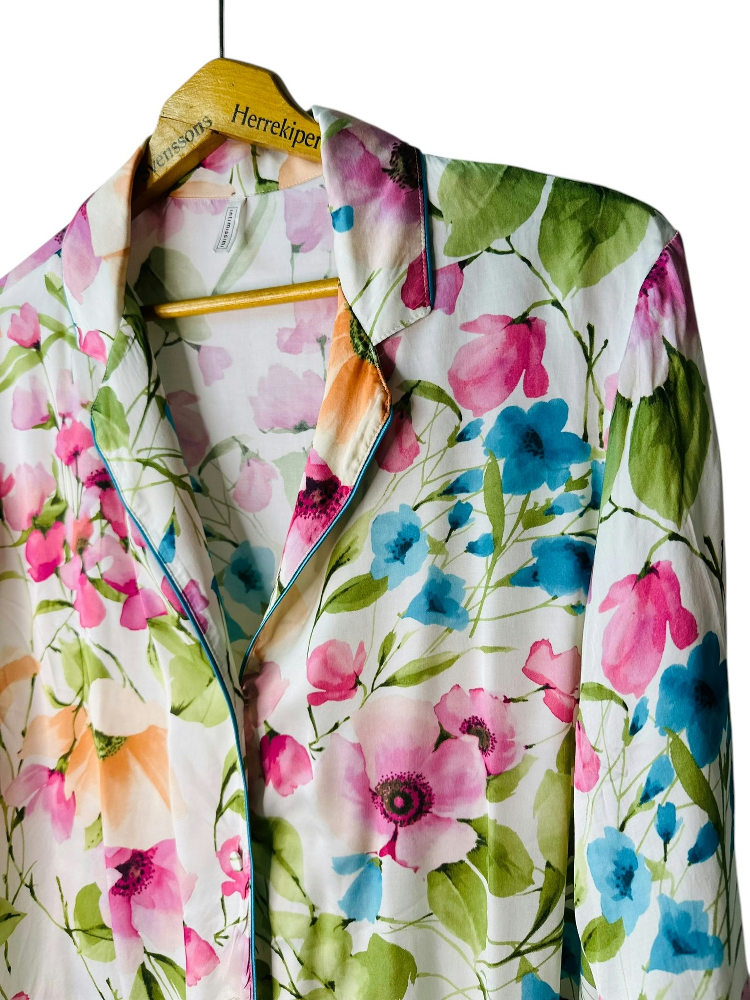 Blommig jacka i pyjamasmodell