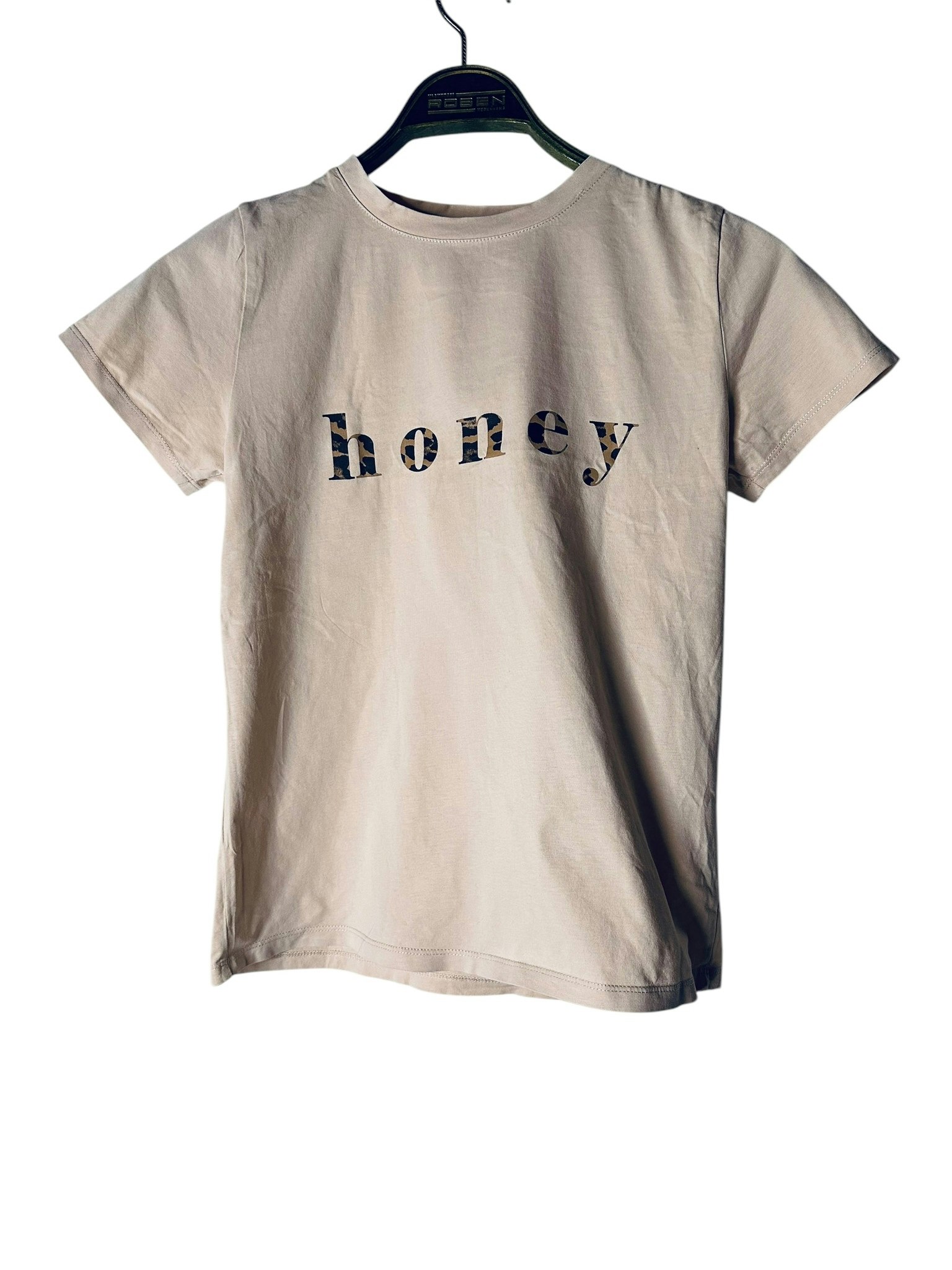 Tisha med "Honey" i leo