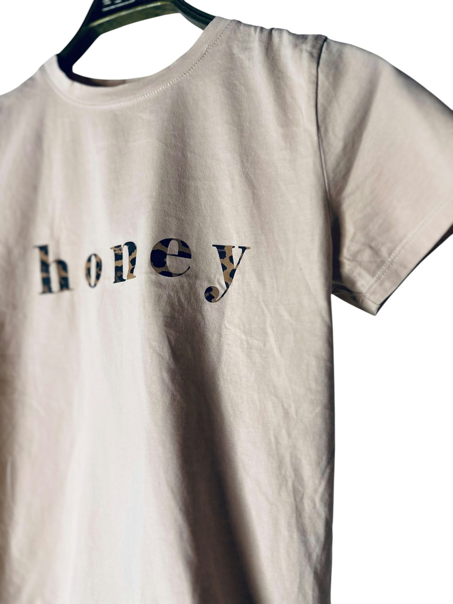 Tisha med "Honey" i leo