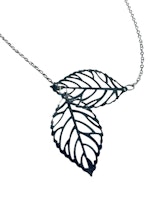 Halsband med skira löv
