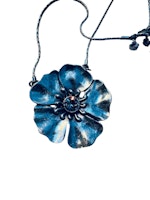 Pilgrim halsband med stor blomma