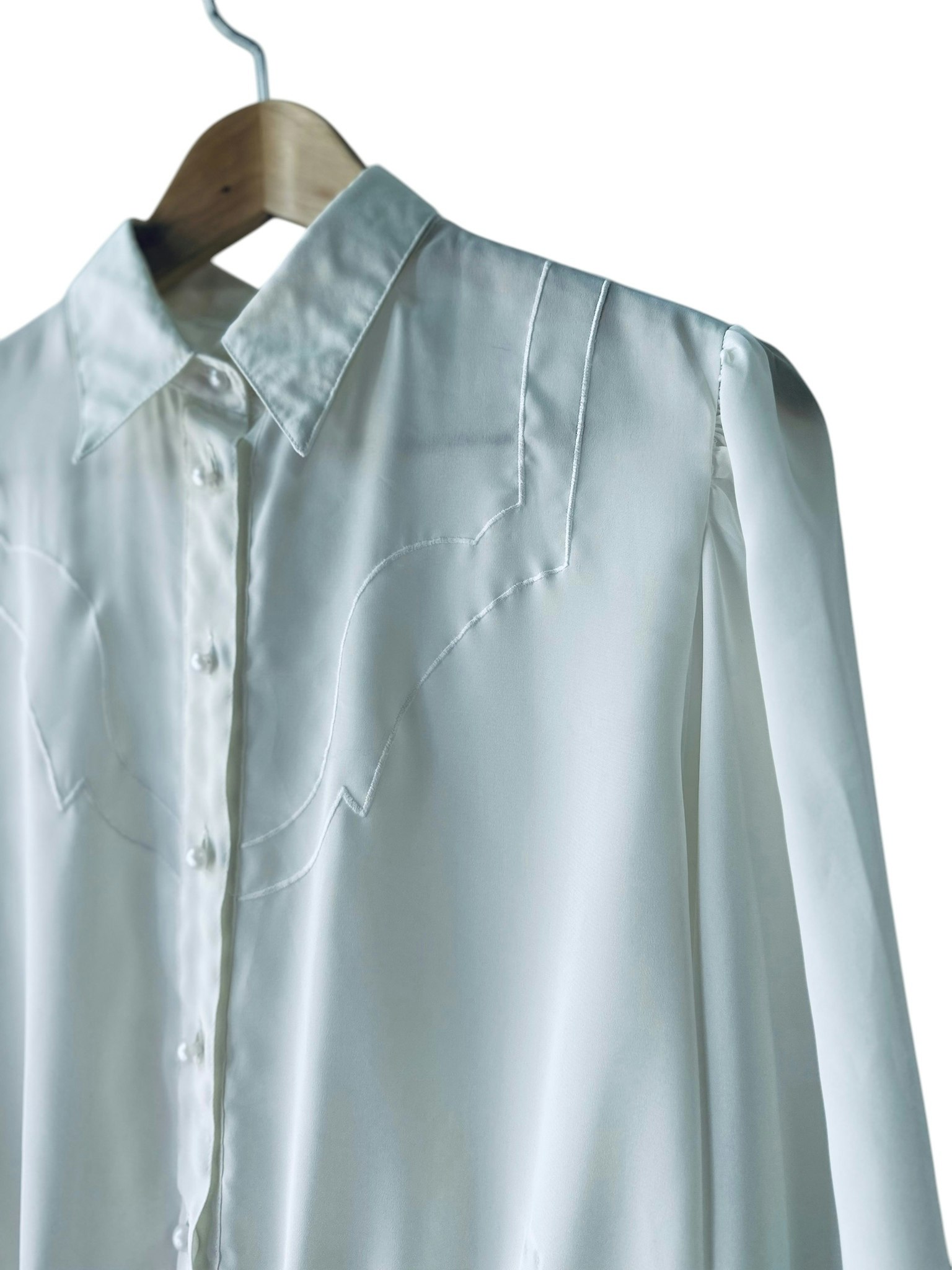 Vintage vit blus med westernkänsla
